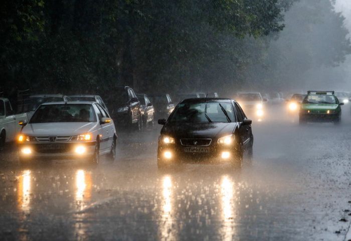 وضعیت بارندگی‌ها در تهران همچنان خوب نیست/ بهبود بارش‌ها در میانگین کلی کشوری به دلیل بهتر شدن ریزش‌های جوی در استان‌های آذربایجان غربی، سیستان و بلوچستان، اصفهان، فارس، خراسان رضوی و جنوبی، کرمان و هرمزگان است/ سدهای کشور با ۱۱ درصد کاهش میزان ورودی آب همراه شده