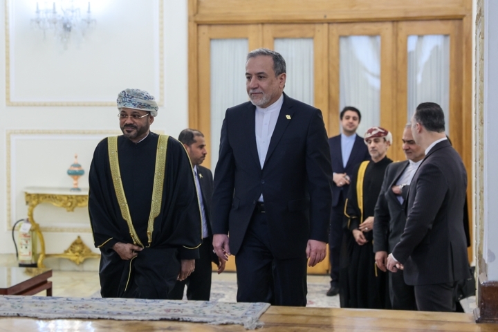 آیا وزیر خارجه عمان حامل پیامی از سوی آمریکا بود؟ / سخنگوی وزارت خارجه: در مورد مباحثی که همواره با مسقط گفت‌وگو می‌کنیم، ایده‌هایی مطرح شد