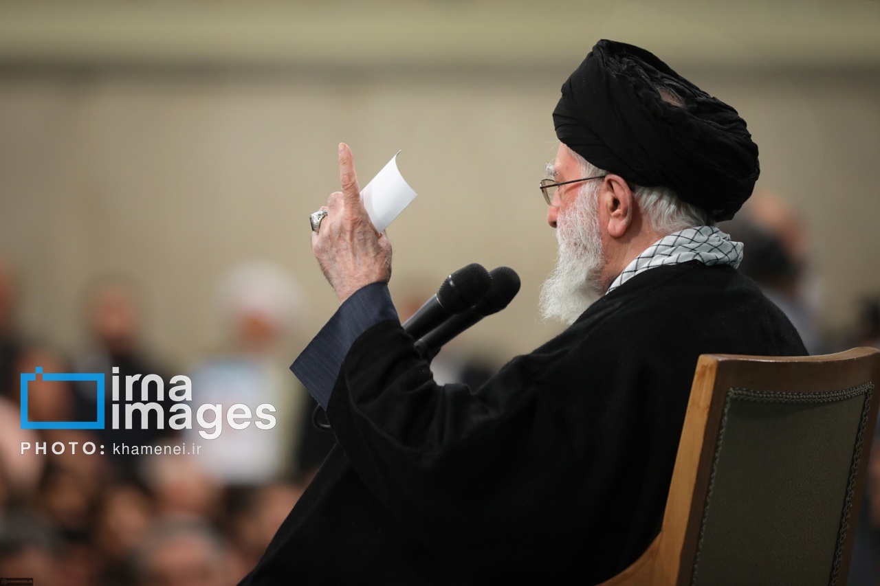 تصاویر: دیدار اقشار مختلف مردم با رهبر انقلاب