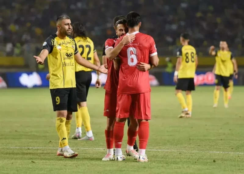 استقلال و پرسپولیس کجا بازی می‌کنند؟