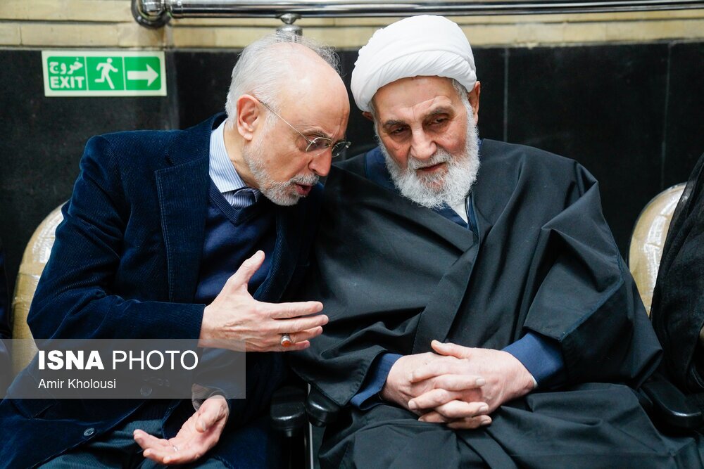 تصاویر: مراسم ختم مادر محمد شریعتمداری