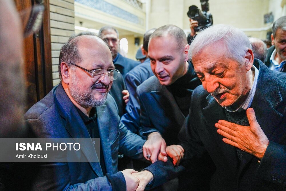 تصاویر: مراسم ختم مادر محمد شریعتمداری