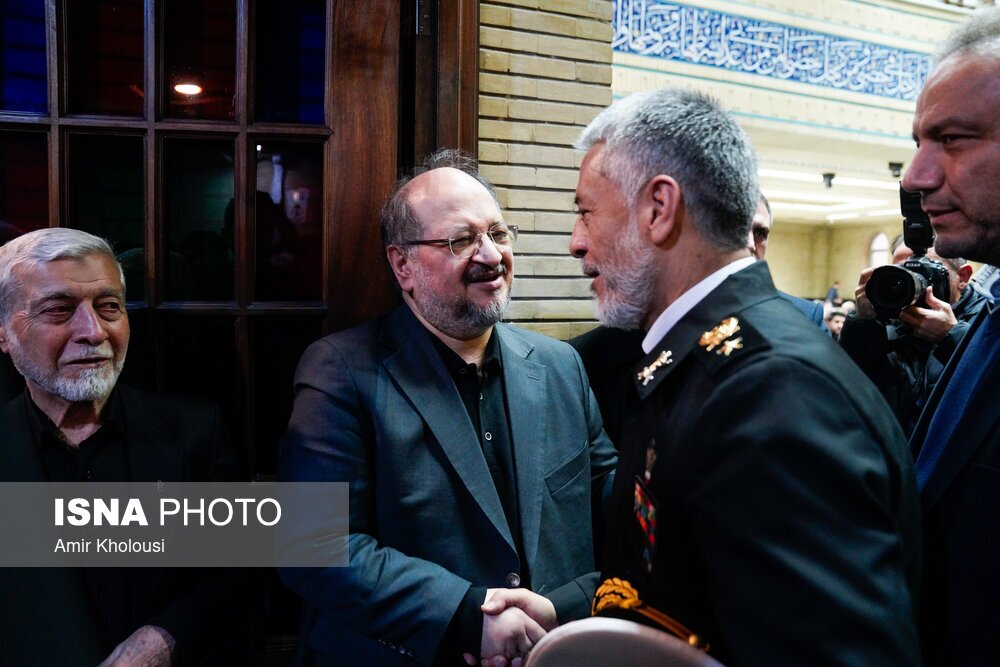 تصاویر: مراسم ختم مادر محمد شریعتمداری