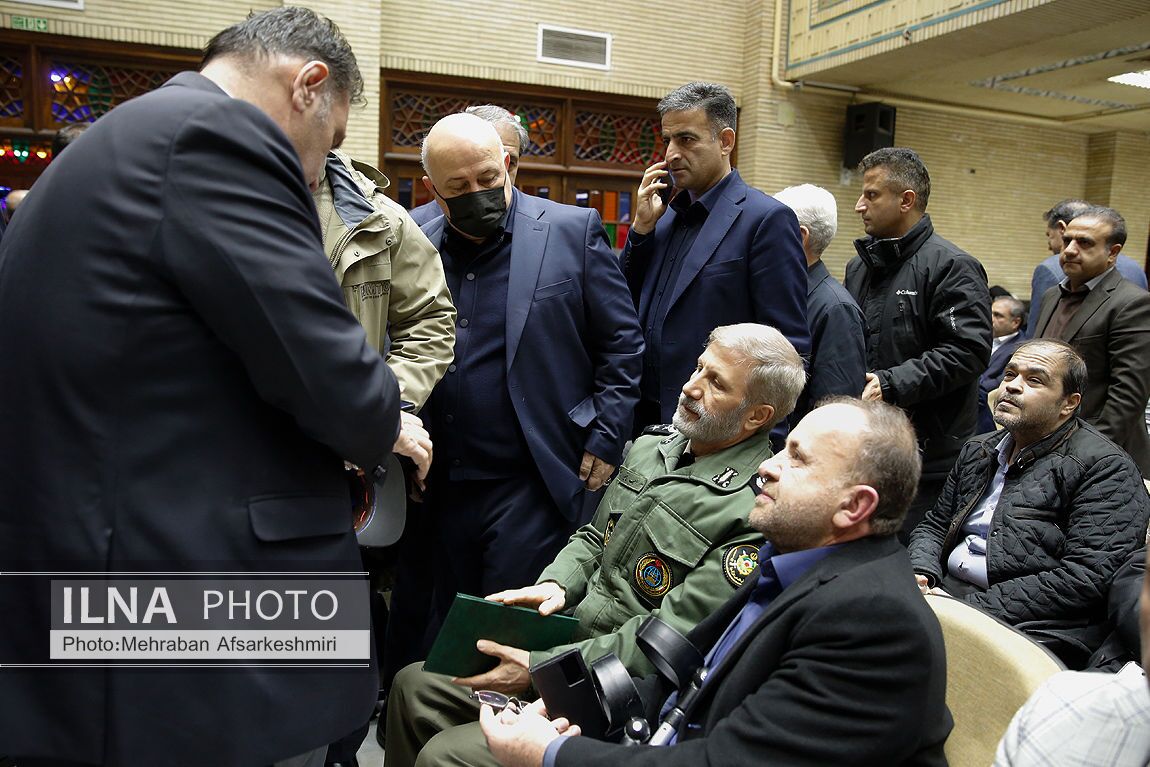 تصاویر: مراسم ختم مادر محمد شریعتمداری