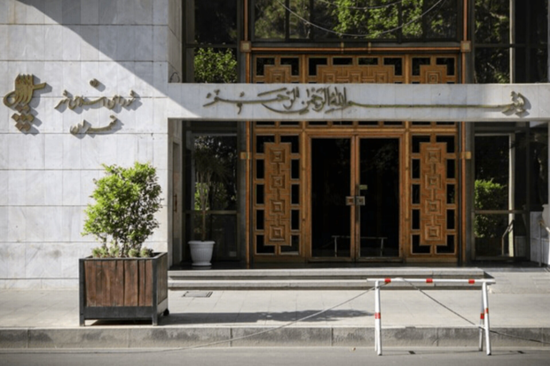 انتخابات شورای شهر تهران؛ مهدی چمران، نرجس سلیمانی و پیروز حناچی ثبت‌نام کردند/ فرمانداری: برای هر صندلی ۲۴۰ نفر داوطلب شدند/ بیشترین داوطلبان در سنین ۴۰ تا ۴۵ سال بوده‌اند/ جوان‌ترین داوطلب خانمِ ۲۰ ساله و مسن‌ترین آن‌ها آقایی ۸۴ ساله است