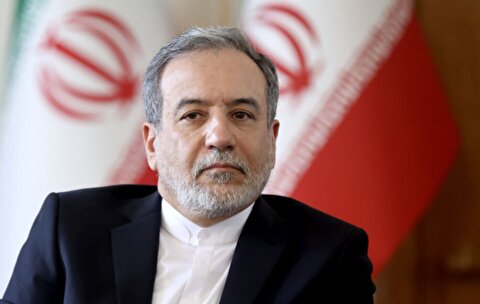 عراقچی در گفت‌و‌گو با سی‌ان‌ان: ترجیح می‌دهم درباره دریافت حمایت نظامی از چین و روسیه، پاسخ ندهم/ اگر مسئله هسته‌ای حل شود، می‌توان با آمریکا همکاری‌هایی در حوزه انرژی شکل داد/ این روشن‌ترین پیامی است که می‌توانیم به ایالات متحده بدهیم: اگر حمله‌ای صورت گیرد، قطعاً پاسخی شوک‌آور خواهیم داد