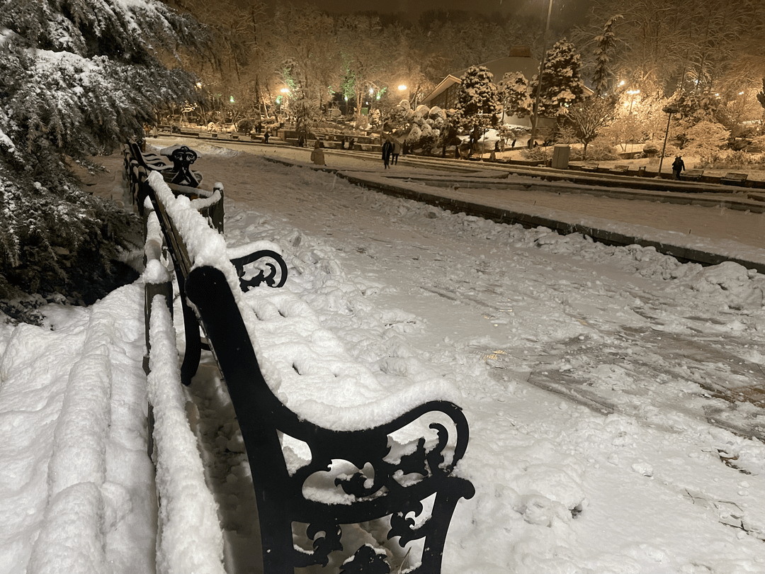  بارش برف در تهران آغاز شد / پیش بینی مسوولان: امشب بارش سنگین برف در پایتخت داریم بارش برف در تهران آغاز شد / پیش بینی مسوولان: امشب بارش سنگین برف در پایتخت داریم 