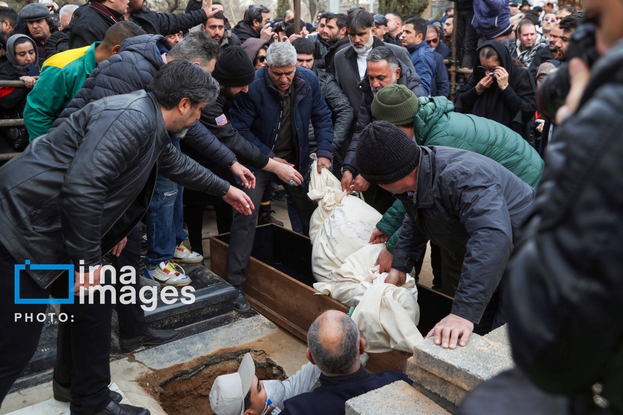 تصاویر: تشییع و خاکسپاری پیکر رضا رویگری