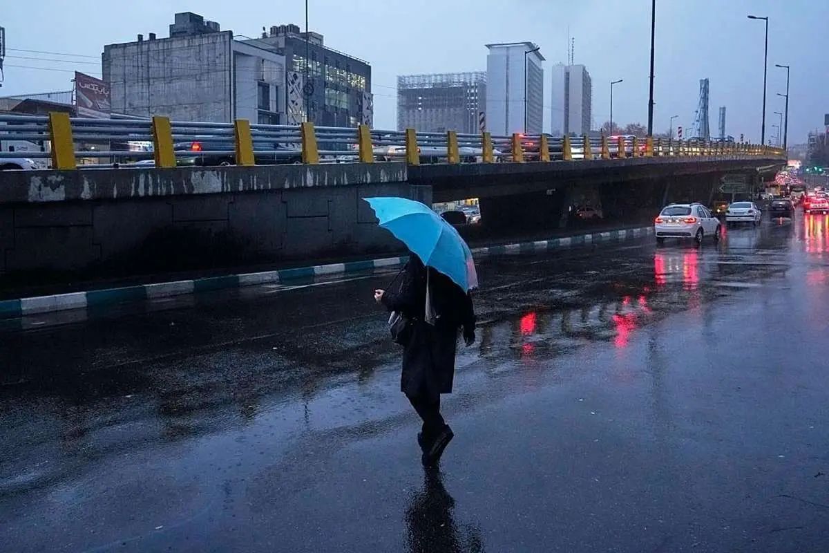 وضعیت آب و هوا، امروز ۸ بهمن ۱۴۰۴؛ ورود سامانه جدید بارشی از غرب/ برف و باران در انتظار تهران و ۱۹ استان دیگر