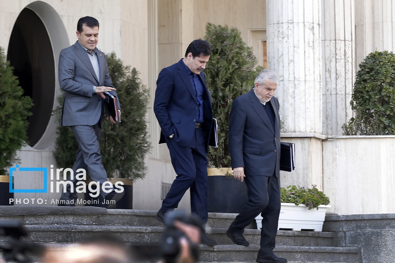 تصاویر: اعضای هیأت دولت در جمع خبرنگاران