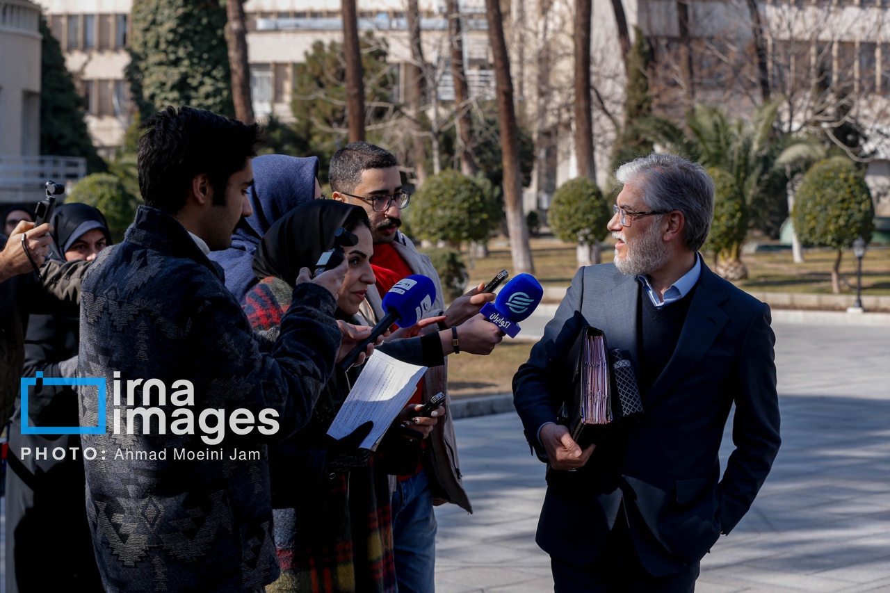 تصاویر: اعضای هیأت دولت در جمع خبرنگاران