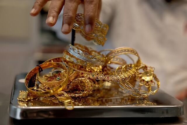 طلای جهانی در مرز ۵۶۰۰ دلار؛ هر اونس ۵ هزار و ۵۸۷ دلار شد