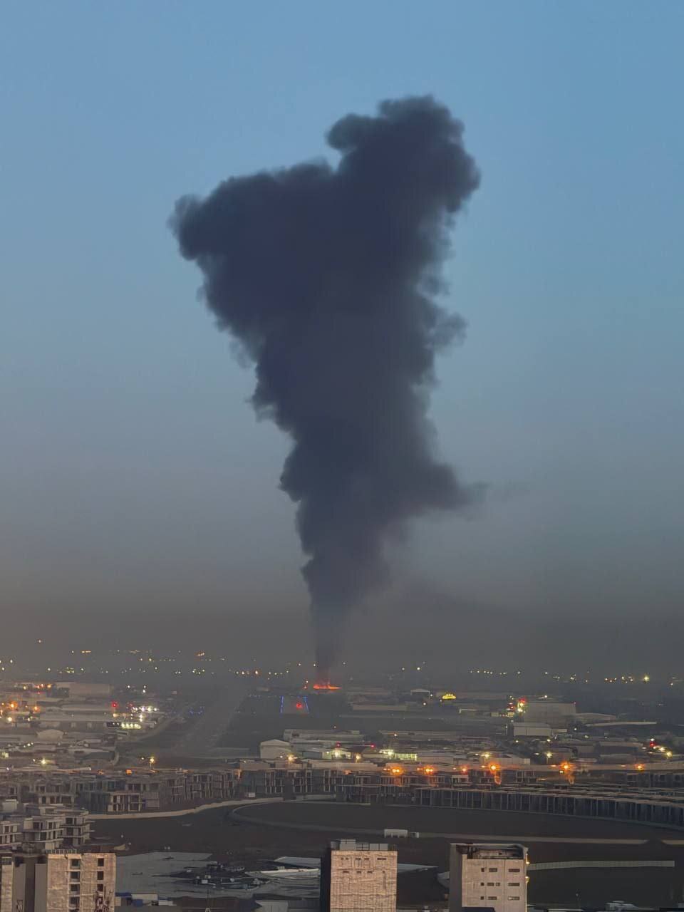 شبکه خبر: رهبر انقلاب به شهادت رسیدند / فارس: خبر شهادت دختر، داماد و نوۀ رهبر انقلاب تأیید شد / اعلام خبر شهادت فرمانده سپاه و دریابان شمخانی / سپاه: سهمگینترین عملیات تهاجمی تاریخ جمهوری اسلامی تا لحظاتی دیگر آغاز میشود / شنیده شدن چندین انفجار پیدرپی در تهران / فرماندار میناب: تعداد شهدای حمله به دبستان به ۱۱۸ شهید رسید / هلال احمر: حمله به ۲۴ استان؛ ۲۰۱ شهید و ۷۴۷ مصدوم تاکنون شبکه خبر: رهبر انقلاب به شهادت رسیدند / فارس: خبر شهادت دختر، داماد و نوۀ رهبر انقلاب تأیید شد / اعلام خبر شهادت فرمانده سپاه و دریابان شمخانی / سپاه: سهمگینترین عملیات تهاجمی تاریخ جمهوری اسلامی تا لحظاتی دیگر آغاز میشود / شنیده شدن چندین انفجار پیدرپی در تهران / فرماندار میناب: تعداد شهدای حمله به دبستان به ۱۱۸ شهید رسید / هلال احمر: حمله به ۲۴ استان؛ ۲۰۱ شهید و ۷۴۷ مصدوم تاکنون