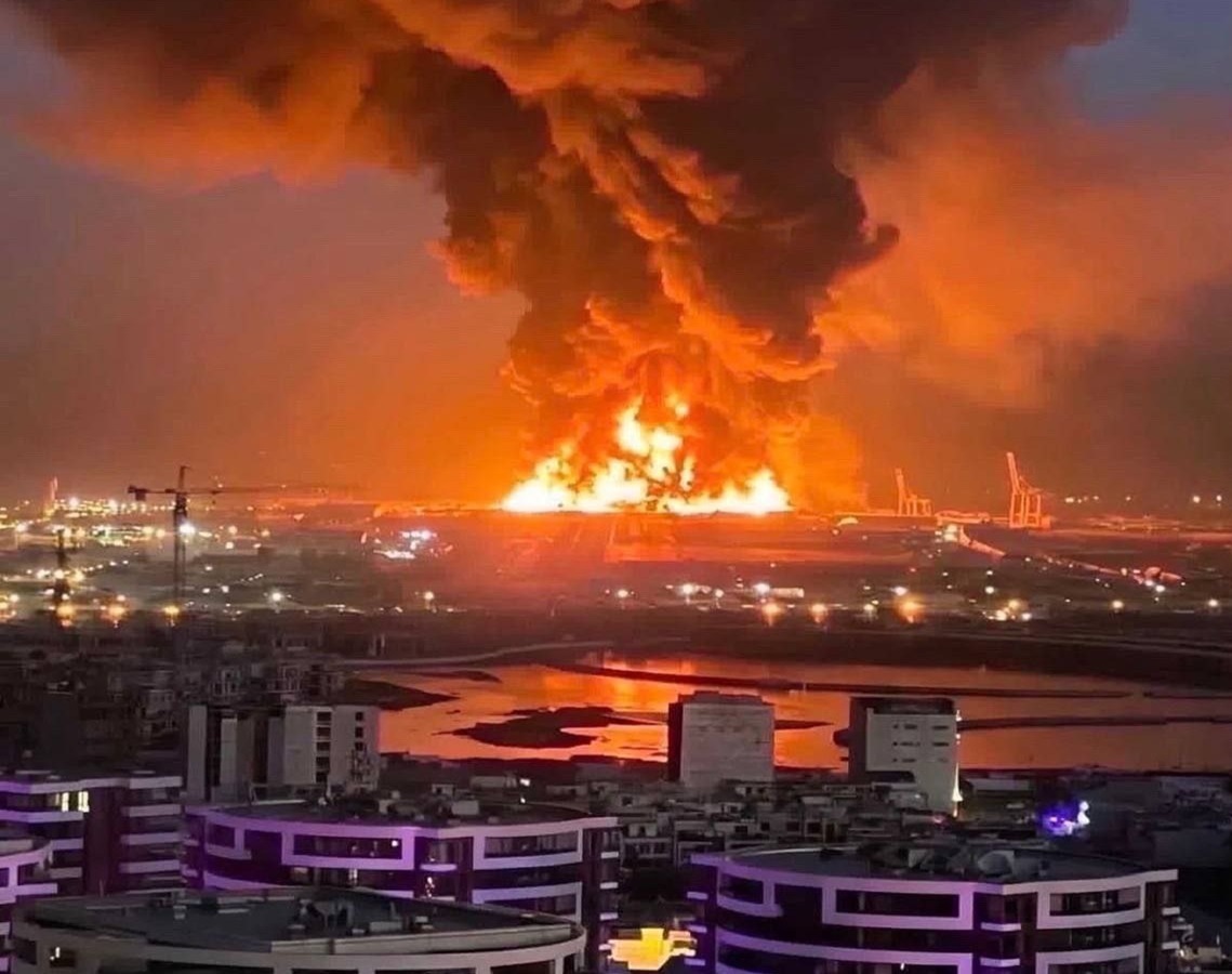 فارس: امارات سفارت خود در ایران را بست/اژهای: شورای موقت رهبری تشکیل شد و به بهترین شکل انجام وظیفه خواهد کرد/تسنیم: آسیب شدید به بیمارستان گاندی در پی حملات امشب؛ شنیده شدن انفجارهای پی در پی در بخشهای مختلف تهران؛ انقلاب، درکه، امیرآباد، اوین، نیاوران، خیابان ایران، شریعتی و ضرابخانه/صداوسیما: بخشهایی از صداوسیما مورد حمله قرار گرفت فارس: امارات سفارت خود در ایران را بست/اژهای: شورای موقت رهبری تشکیل شد و به بهترین شکل انجام وظیفه خواهد کرد/تسنیم: آسیب شدید به بیمارستان گاندی در پی حملات امشب؛ شنیده شدن انفجارهای پی در پی در بخشهای مختلف تهران؛ انقلاب، درکه، امیرآباد، اوین، نیاوران، خیابان ایران، شریعتی و ضرابخانه/صداوسیما: بخشهایی از صداوسیما مورد حمله قرار گرفت