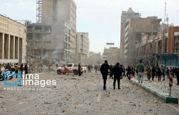 لاریجانی: ایران برای یک جنگ طولانی آماده است/ایرنا: حمله به مرکز و شرق تهران/ سپاه: دفتر نخست‌وزیر رژیم صهیونیستی مورد حمله سخت نیرو‌های مسلح قرار گرفت/ سرنوشت [نتانیاهو]در هاله‌ای از ابهام قرار گرفته/ فارس: حملات به میدان سپاه، حوالی فردوسی، بزرگراه همت، سه راه ضرابخانه و مناطقی در شرق تهران/ سفیر ایران در آژانس: روز یکشنبه تأسیسات هسته‌ای نطنز را هدف قرار دادند