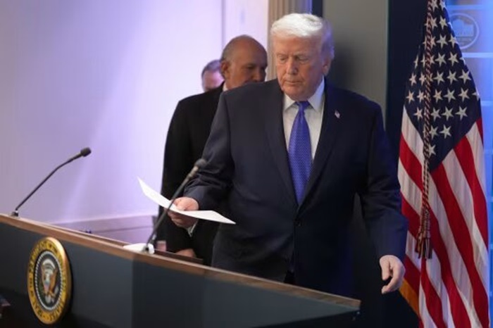 ادعای ترامپ: از بریتانیا در مورد ایران راضی نیستم؛ تمام روابط تجاری با اسپانیا را قطع خواهیم کرد /  اسرائیل من را برای حمله به ایران مجبور نکرد؛ شاید من بودم که آنها را مجبور به این‌کار کردم