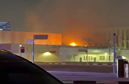 ببینید / آتش‌‌سوزی در کنسولگری آمریکا در دبی پس از اصابت پهپاد