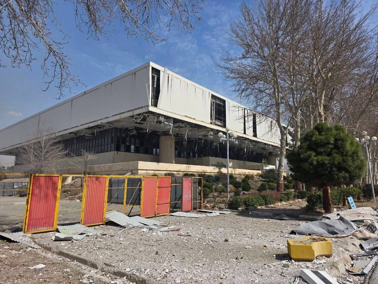 میزان: تصاویری از تخریب سالن دوازده هزار نفری آزادی در جریان حملات موشکی