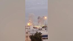 ببینید / انفجار شدید و برخاستن دود از پایگاه آمریکا در بحرین پس‌از اصابت ۲ موشک بالستیک