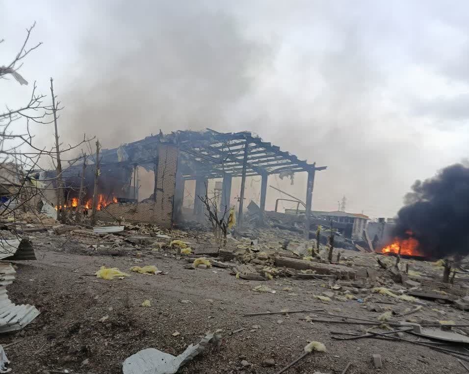 خبرگزاری دانشجو: شهادت ۱۷ نفر از در حمله موشکی در مجتمع بین راهی قزوین _زنجان/نفت برنت به بالای ۸۵ دلار رسید؛ بالاترین قیمت در ۲ سال گذشته/ادعای کان نیوز: واشنگتن و تل‌آویو در حال آماده‌سازی برای کاهش شدت حملات هستند تا بتوانند برای مدت طولانی‌تری به حملات ادامه دهند/قرارگاه خاتم‌الانبیا: ناو آبراهام لینکلن مورد اصابت موشک‌های سپاه قرار گرفت/ترامپ: از حمله کردها به ایران حمایت می‌کنیم