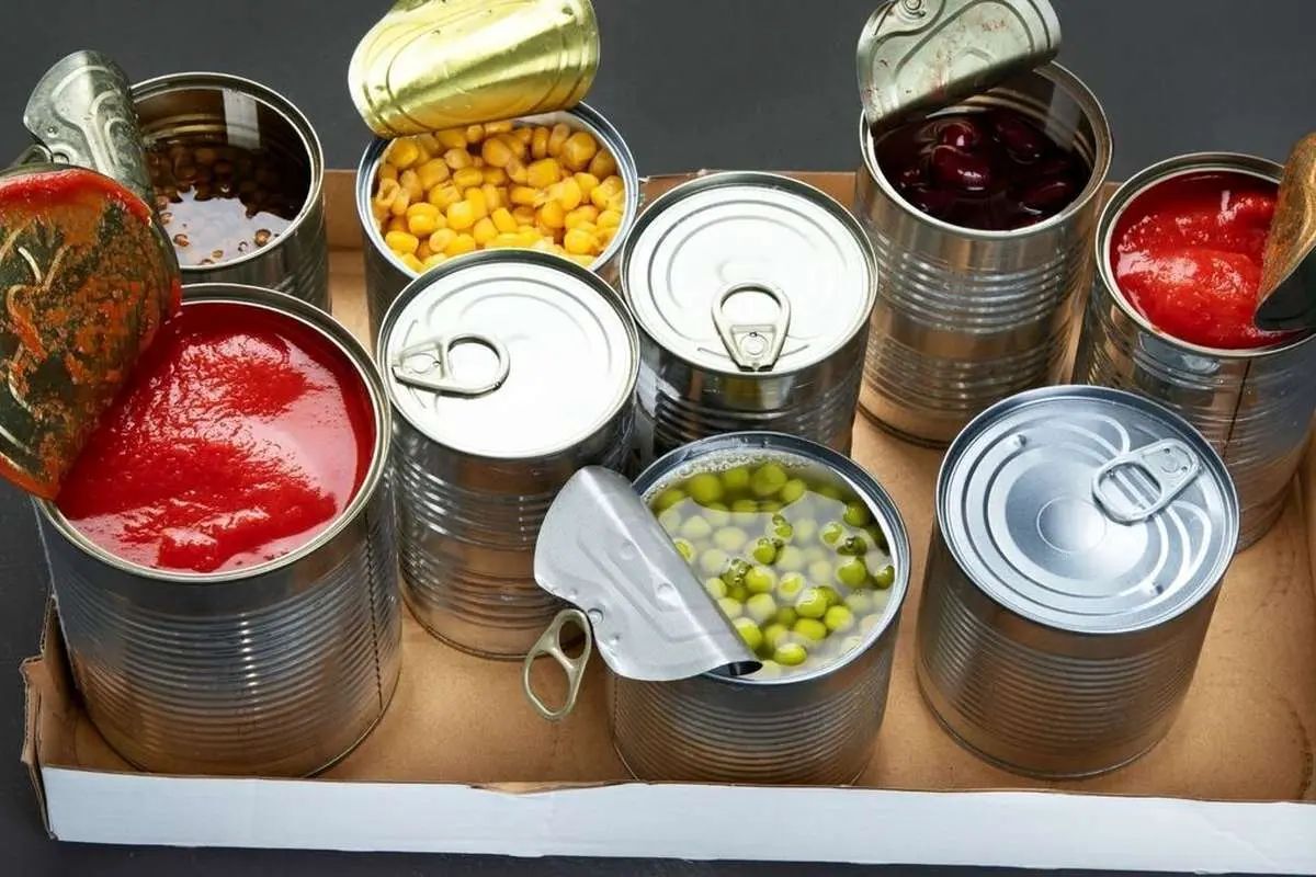 کنسروها به چه شکلی درآمدند، نباید مصرفشان کنید؟