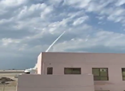 ببینید / میزان: لحظه شلیک از پایگاه جفیر به سمت آب‌شیرین‌کن قشم