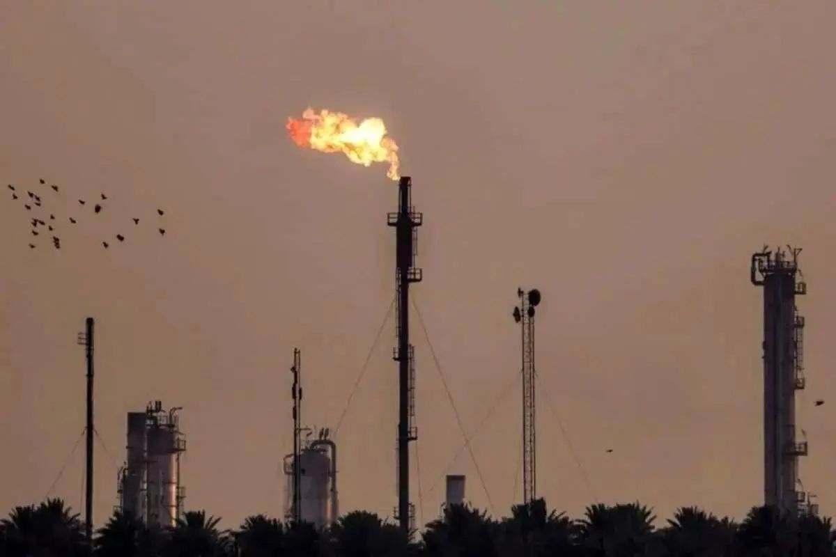 قیمت نفت از ۱۱۵ دلار عبور کرد/ بلومبرگ: آرامکو عرضه نفت خام را به‌ صورت فوری از طریق مزایده‌های غیر معمول پیشنهاد کرد