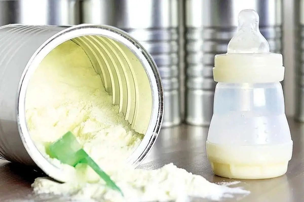 سازمان غذا و دارو: خانواده‌ها بر [خرید] برند خاصی از شیر خشک اصرار نکنند، زیرا هدف نهایی تأمین تغذیه نوزاد است/ در صورت عدم موجودی یک نشان تجاری، جایگزین‌های هم‌رده به لحاظ تغذیه‌ای کاملاً پاسخگو هستند