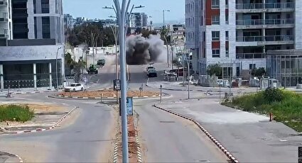 ببینید/ ویدیویی از اصابت یک مهمات موشک خوشه‌ای ایرانی در اسرائیل