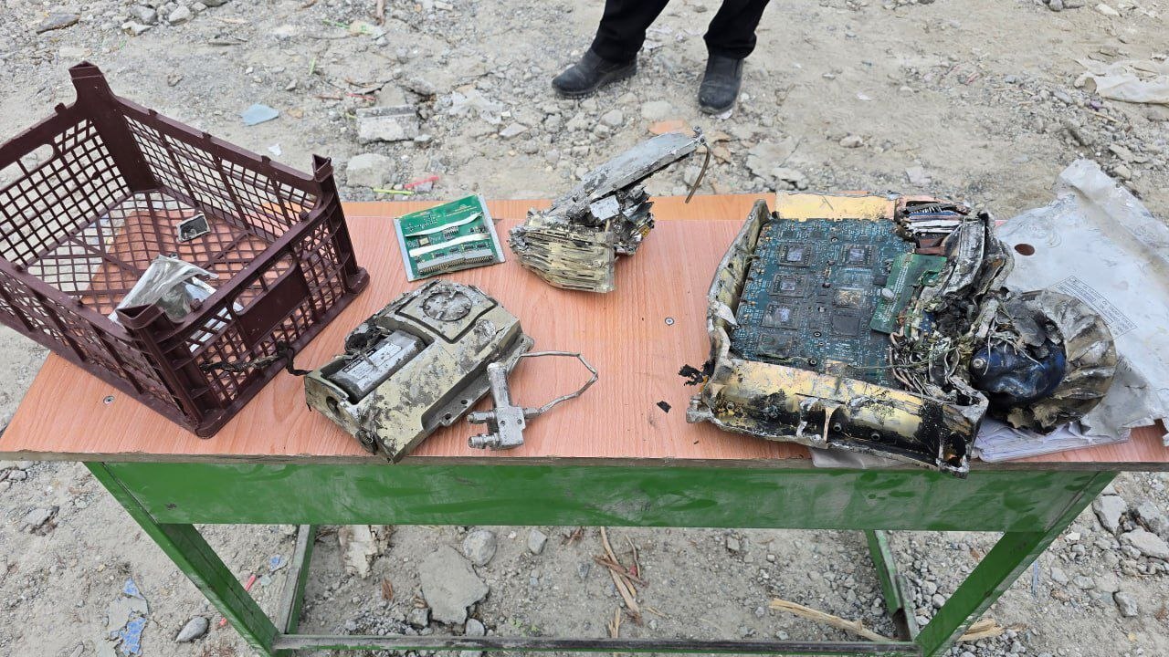 تصاویر همشهری از بقایای موشک آمریکایی که روی بچه های مدرسه میناب فرود آمد