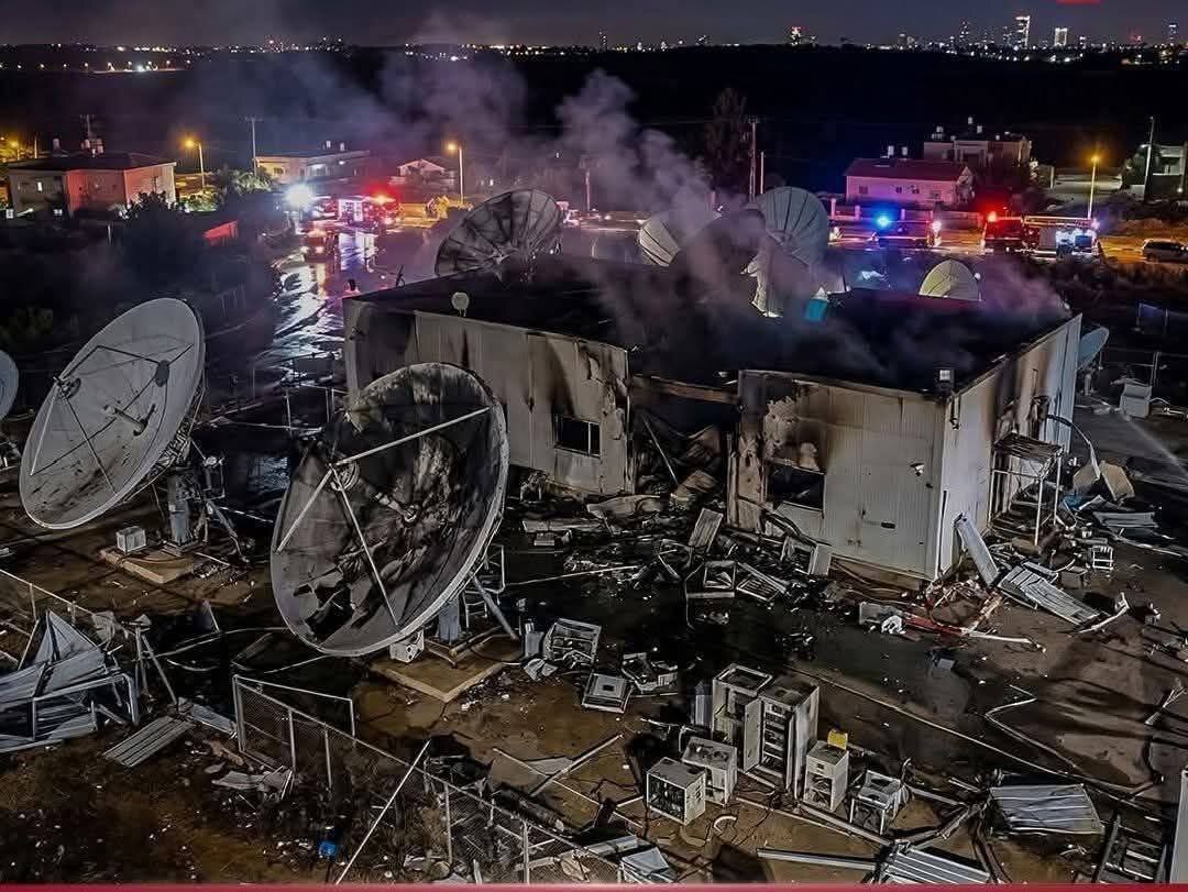 ادعای ترامپ: جنگ این هفته تمام نمیشود، اما فکر میکنم به زودی تمام میشود / ایسنا: آبی شدن آسمان و قطع برق در برخی مناطق کرج پس از حمله امشب / مقام ایرانی: اجازه نمیدهیم یک لیتر نفت هم به کشورهای متخاصم صادر شود / فارس: صدای انفجارهای شدید در مرکز، غرب و شرق تهران، کرج، تبریز و اصفهان / ریزش قیمت نفت؛ ۸۷ دلار ادعای ترامپ: جنگ این هفته تمام نمیشود، اما فکر میکنم به زودی تمام میشود / ایسنا: آبی شدن آسمان و قطع برق در برخی مناطق کرج پس از حمله امشب / مقام ایرانی: اجازه نمیدهیم یک لیتر نفت هم به کشورهای متخاصم صادر شود / فارس: صدای انفجارهای شدید در مرکز، غرب و شرق تهران، کرج، تبریز و اصفهان / ریزش قیمت نفت؛ ۸۷ دلار