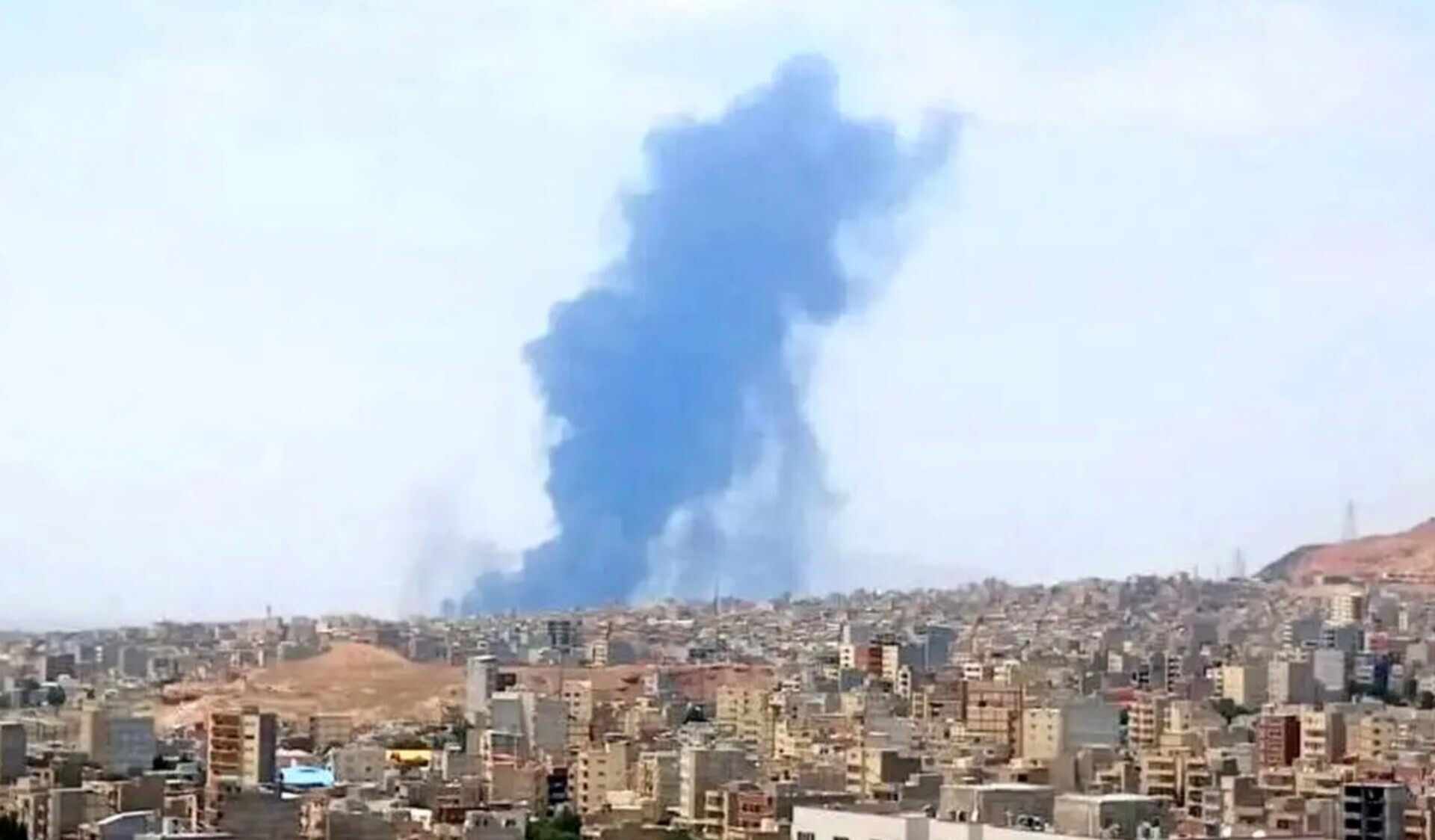 فارس: حمله به مناطقی در تهران/ حمله هوایی به تقاطع باقری با اتوبان رسالت، منجر به اصابت به اتوبان شد/ ساختمان راهنمایی و رانندگی در منطقه ۸ مورد تهاجم قرار گرفت