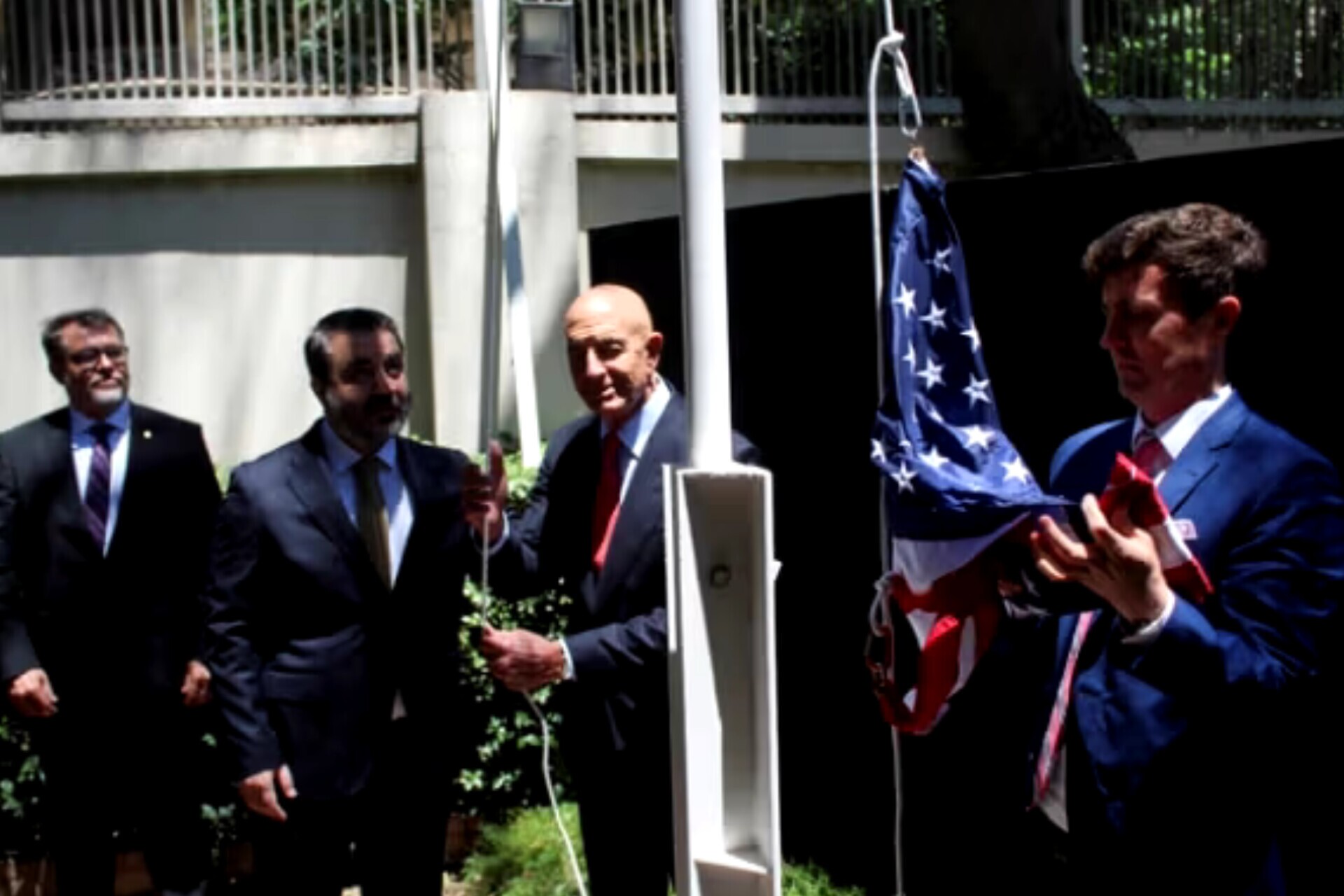 آسوشیتدپرس: ترامپ به کنگره آمریکا اطلاع داده که می‌خواهد برنامه‌ریزی برای بازگشایی سفارت ایالات متحده در دمشق را پیش ببرد