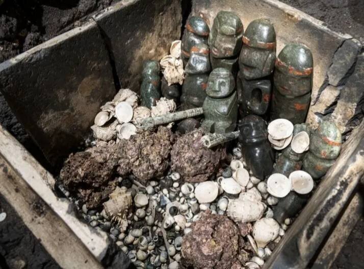 بیرون آمدن گنجینۀ مجسمه‌های سنگی ۵۰۰ ساله از زیر خاک