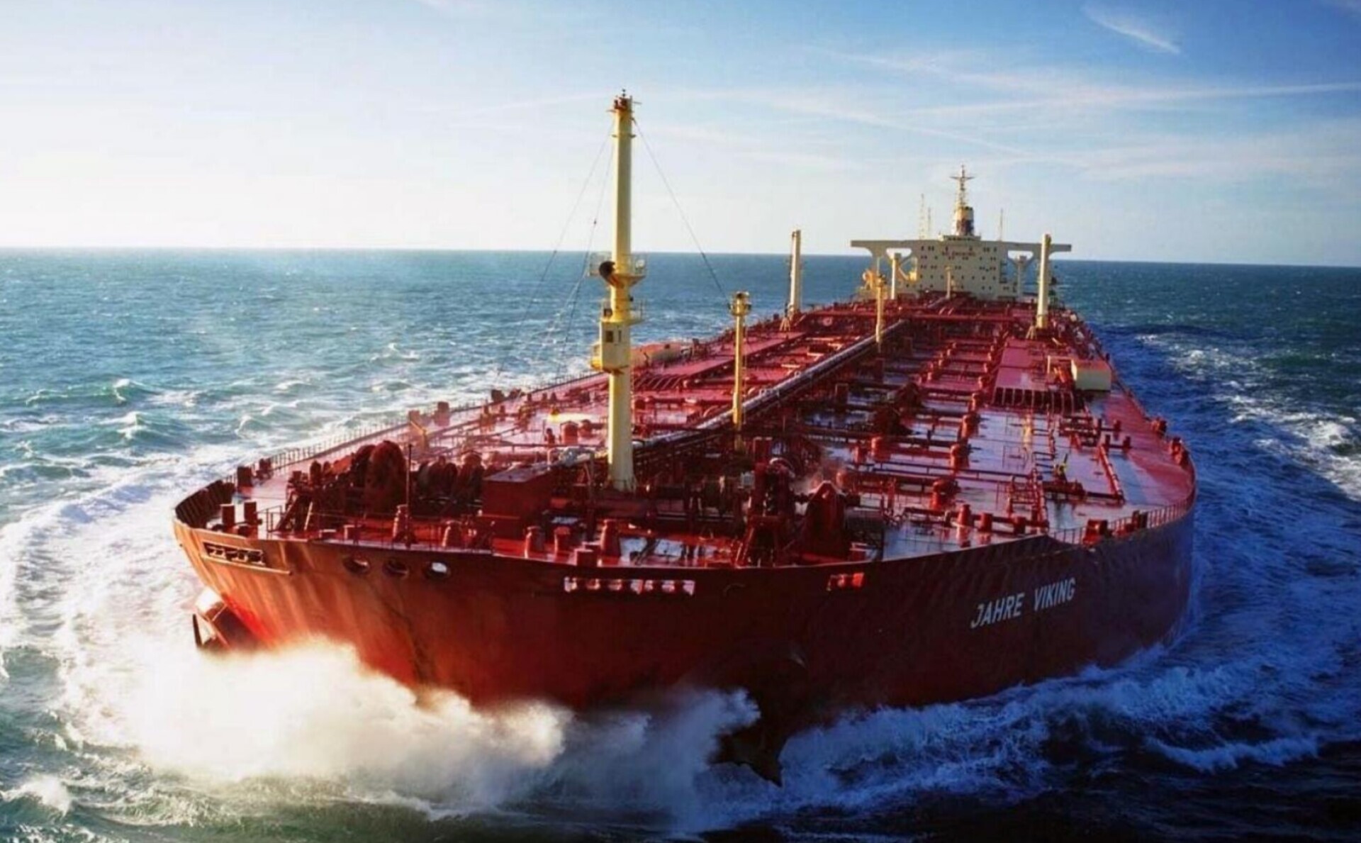 وزیر خزانه‌داری آمریکا: شاید تحریم نفت ایران را که روی آب‌ها است، لغو کنیم/ مکرون: درگیری‌ها حداقل برای چند روز در خاورمیانه متوقف شود تا فرصتی برای مذاکرات فراهم آید/ وال استریت ژورنال: اعراب از ناکامی آمریکا در جلوگیری از حمله اسرائیل به میادین گازی ایران، خشمگین هستند/ قرارگاه خاتم‌الانبیا: پاسخ حمله به زیرساخت‌های انرژی ایران در حال اجرا است و هنوز تمام نشده/ نفت ۱۱۸ دلار شد