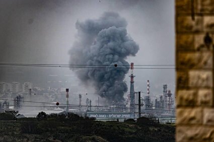 ببینید / تصاویر دوربین‌های مداربسته از لحظه اصابت موشک‌های ایرانی به پالایشگاه حیفا