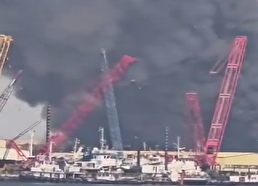 ببینید / آتش سوزی عظیم در پایگاه پنجم دریایی آمریکا در بحرین در پی اصابت موشک‌های ایرانی