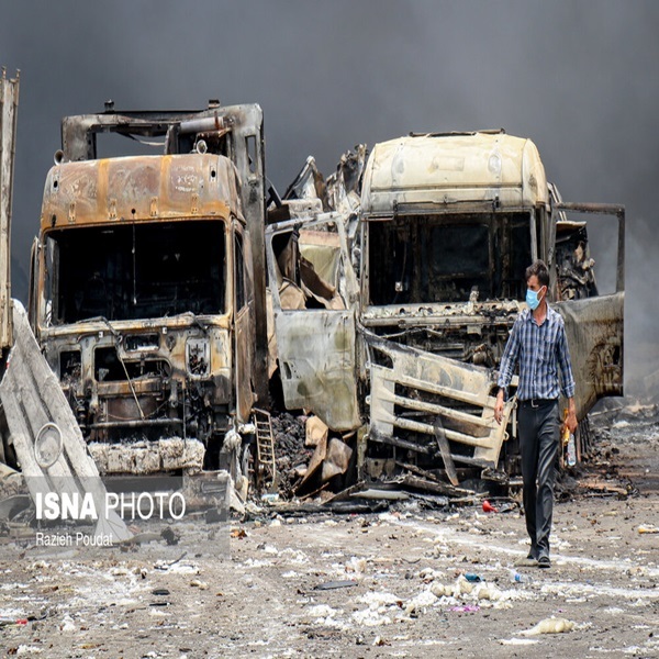 تصاویر: دومین روز مهار آتش سوزی بندر شهید رجایی