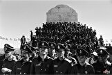عکس/ سربازان دانشکده افسری در کنار مقبره ی کوروش