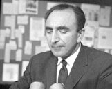 یادداشت‌های علم، یکشنبه ۵ شهریور ۱۳۵۱: از سفرای اردن، قطر و عربستان که نامه کشور‌های عرب به سازمان ملل دائر بر عربی بودن جزایر سه گانه را امضا نکرده بودند، قدردانی کردم / روزنامه‌ها را مؤاخذه کردم که چرا نام تختی را برده‌اند / تختی در اواخر مصدقی شده بود، بعد هم، چون قدرت مردی نداشت، از خجالت خودکشی کرد