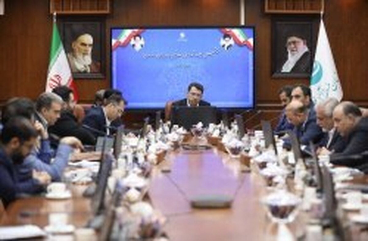 تأکید کبیری در بیستمین نشست شورای معاونان و مدیران:
فضای کیش در جشنواره تابستانی باید متفاوت باشد