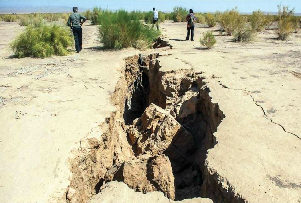 محیط‌زیست: فرسایش خاک در کشور بین ۱۶ تا ۲۵ تن در هکتار است/ تحریم‌ها و محدودیت‌های اقتصادی، آسیب‌هایی جدی به محیط‌زیست وارد می‌کند/ تغییرات اقلیمی، خشکسالی و کاهش منابع آب، نشان دهنده نیاز به برنامه‌ریزی بلند مدت است