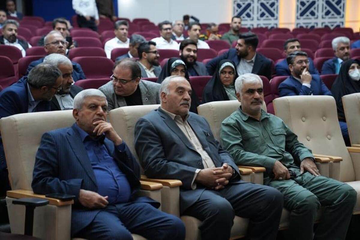 گزارش بازدید فراکسیون نظارت بر صنعت نفت، گاز وپتروشیمی مجلس از بیدبلند خلیج‌فارس؛
جمع‌آوری گازهای مشعل یک ضرورت ملی است/ تأسیسات نم‌زدایی و فشارافزایی سرچاهی پروژه جمع‌آوری گازهای مشعل در بیدبلند، ساخت متخصصان ایرانی است