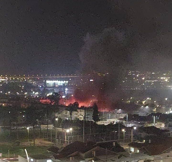 رسانه‌های عبری: اصابت موشک به یک ساختمان در منطقه دیمونا؛ ۲۰ نفر در این منطقه زخمی شدند/تسنیم: هدف قرار گرفتن کشتی مسافربری در جزیره خارگ هم‌زمان با لحظه تحویل سال/یک منبع نظامی: تجاوز به خارگ مسیر ایران برای ناامن‌سازی دریای سرخ و تنگه باب‌المندب را فراهم می‌کند/سپاه: سومین جنگنده دشمن در آسمان مرکزی ایران مورد اصابت قرار گرفت