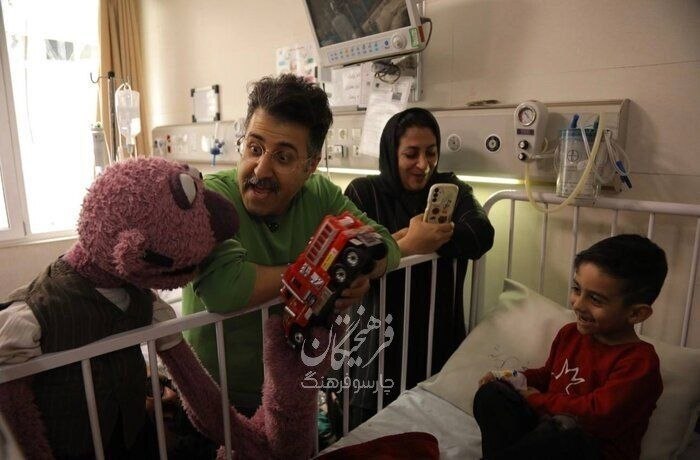 عکس / هومن حاجی عبداللهی و جناب خان کنار کودکان مجروح