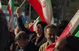 ویدیو / حضور حسین یاری، بازیگر مشهور در یکی از تجمعات شبانه