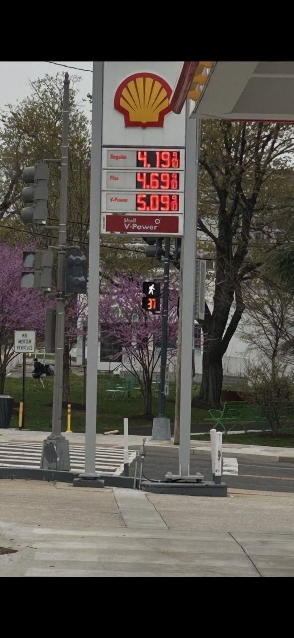 سی‌ان‌ان: حمله ایران، رادار کلیدی AN/TPY-2 آمریکا در پایگاه امیر سلطان عربستان را تخریب کرده؛ یک سرباز آمریکایی هم کشته شده / رویترز: شورای امنیت جمعه درباره قطعنامه بحرین درمورد تنگه هرمز رأی‌گیری می‌کند / نیویورک تایمز: روسیه، چین و فرانسه مانع از تلاش اعراب برای مجوز اقدام نظامی علیه ایران درخصوص تنگه هرمز شدند / رادار کلاد فلر: سرویس وب‌سرویس آمازون در بحرین با حمله ایران از کار افتاد