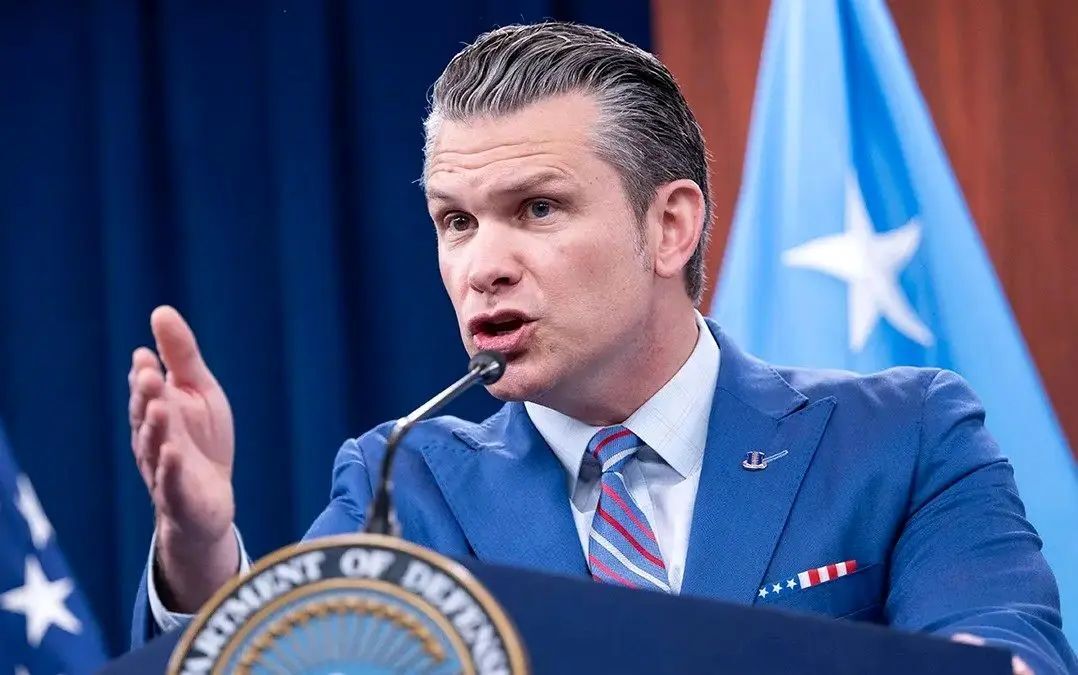 وزیر جنگ آمریکا محدودیت حمل سلاح شخصی توسط نیروهای نظامی در پایگاه‌ها را لغو کرد/ هگست: همه دشمنان خارجی و خارج از مرزهای ما نیستند؛ برخی داخلی هستند/ جنگجویان ما از حق حمل سلاح دفاع می‌کنند و باید بتوانند خودشان نیز سلاح حمل کنند