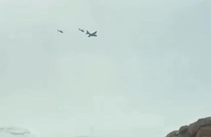 استاندار کهگیلویه و بویراحمد: مردم سلحشور مناطق عشایری و روستایی درپی خلبانان دشمن باشند / به فرد یا افرادی که موفق به دستگیری یا هلاکت نیروهای دشمن متخاصم شوند، از طرف استانداری به صورت ویژه تقدیر می‌شود