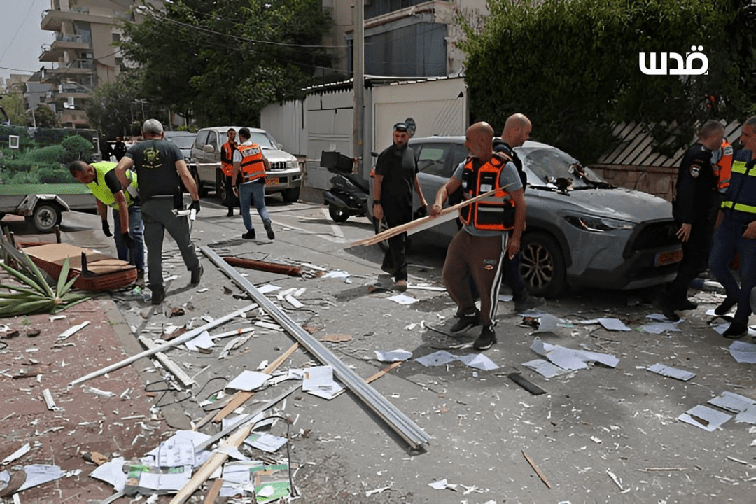 اسرائیل هیوم: قطع برق در منطقه کریوت، شمال سرزمین‌های اشغالی، در پی حمله ایران/تهدید تکراری ترامپ درباره عدم توافق تا ۴۸ ساعت آینده/منابع عبری: اصابت مهمات یک موشک چند کلاهکه ایران به نزدیکی محل وزارت دفاع در تل‌آویو/رادیو ملی آمریکا: پس از حملات ایران ۱۵۰۰ ملوان آمریکایی از بحرین به آمریکا منتقل شده‌اند/دبی حمله ایران به ساختمان اوراکل، غول آمریکایی فناوری را تایید کرد